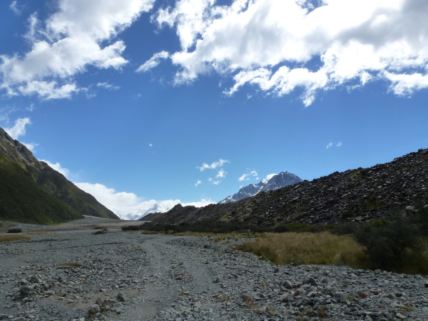 Début du chemin : la piste de 4*4 très caillouteuse