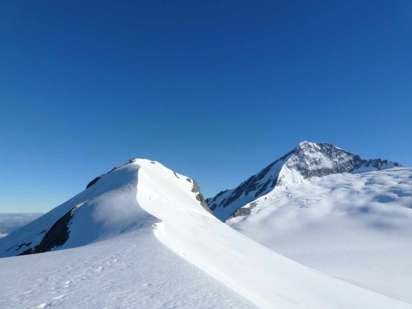Mount French au premier plan et Mount Aspiring au second plan
