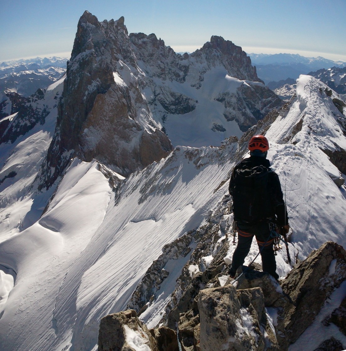 Sur les arêtes sommitales. La Meije est bien plâtrée également