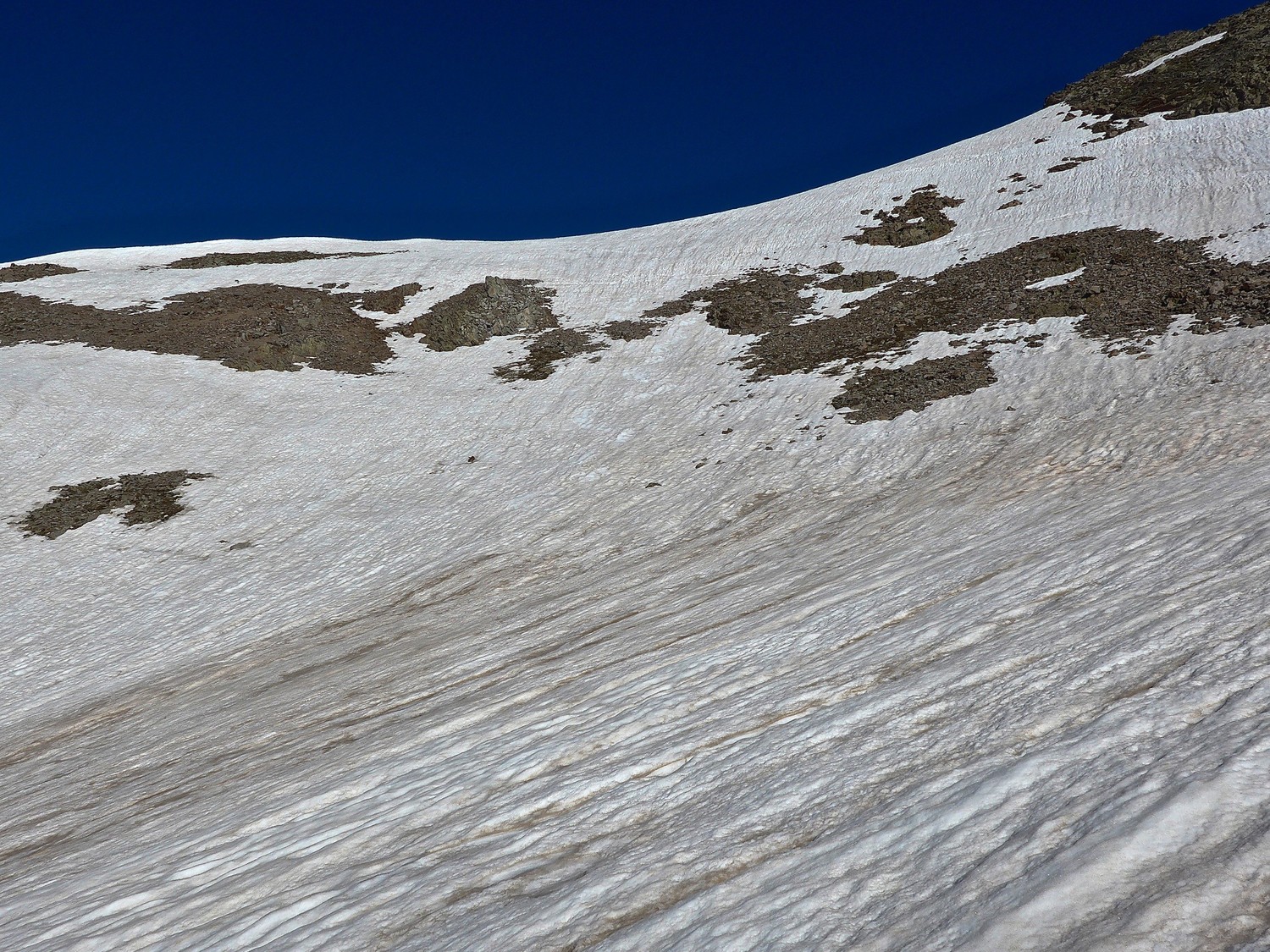 Descente en moquette du Pas de la Lauze mais celà ne passera plus demain.