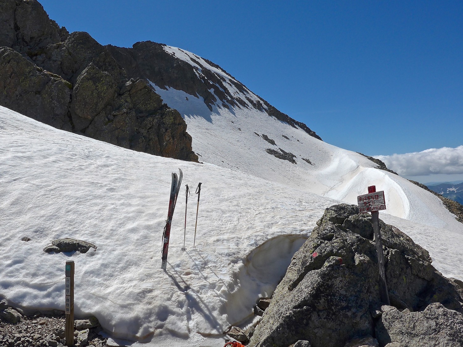 Pas de Ténibre vue sur la pente sommitale et sa rupture de pente à 45°.