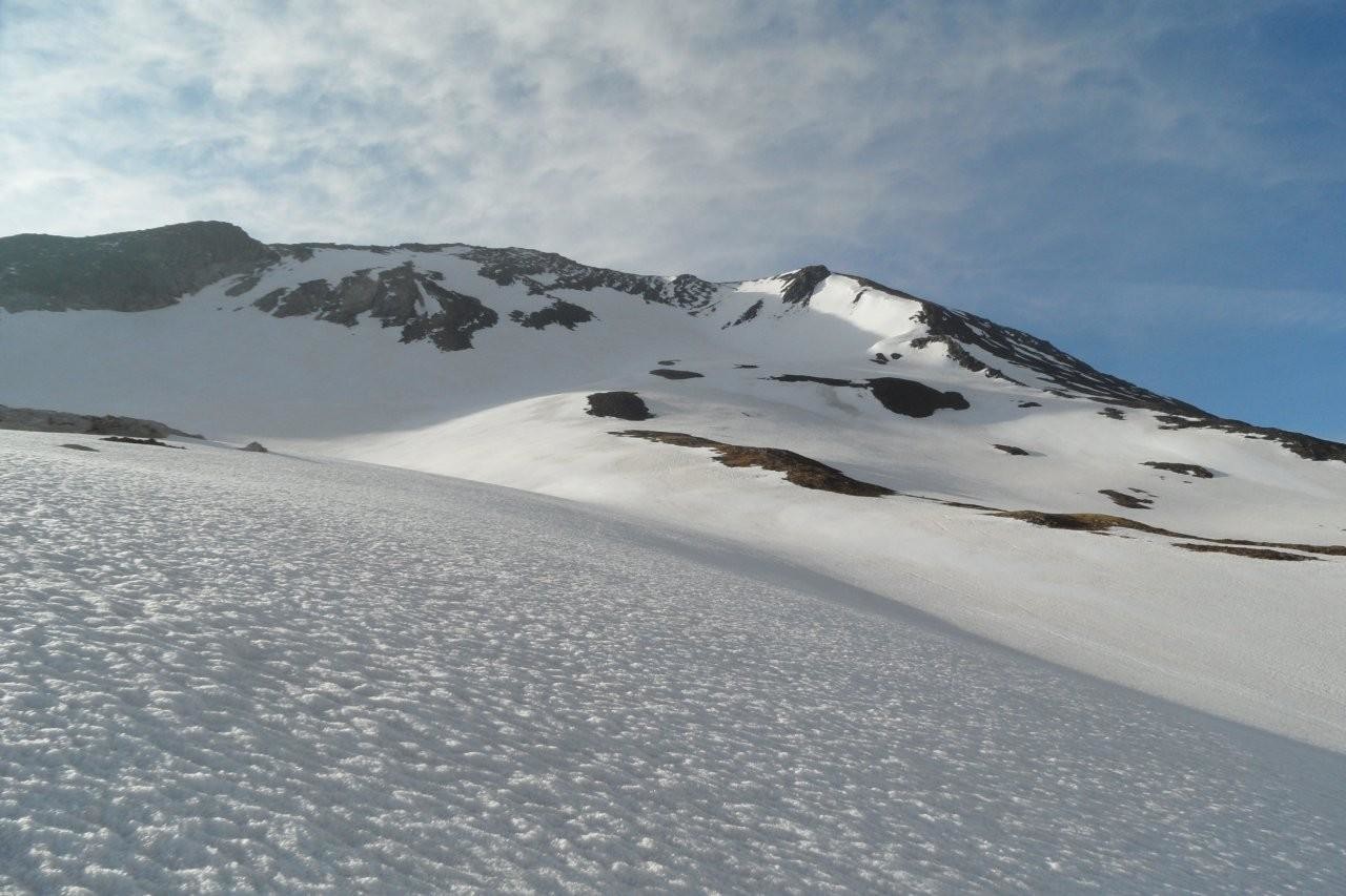 on commence à voir le chemin d'été qui monte au Campbieil
