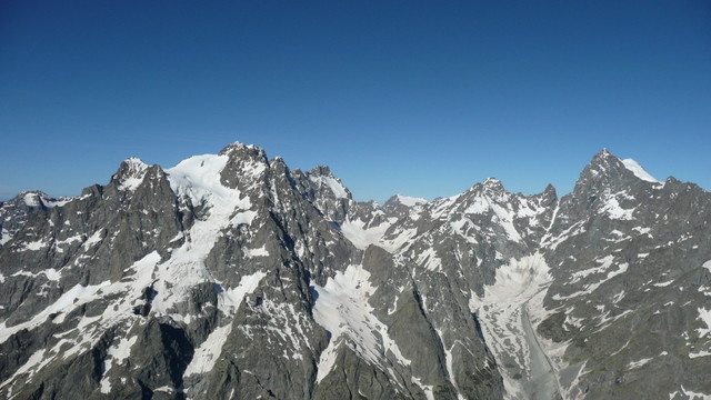 Pic du Rif, vu sur le Pelvoux.