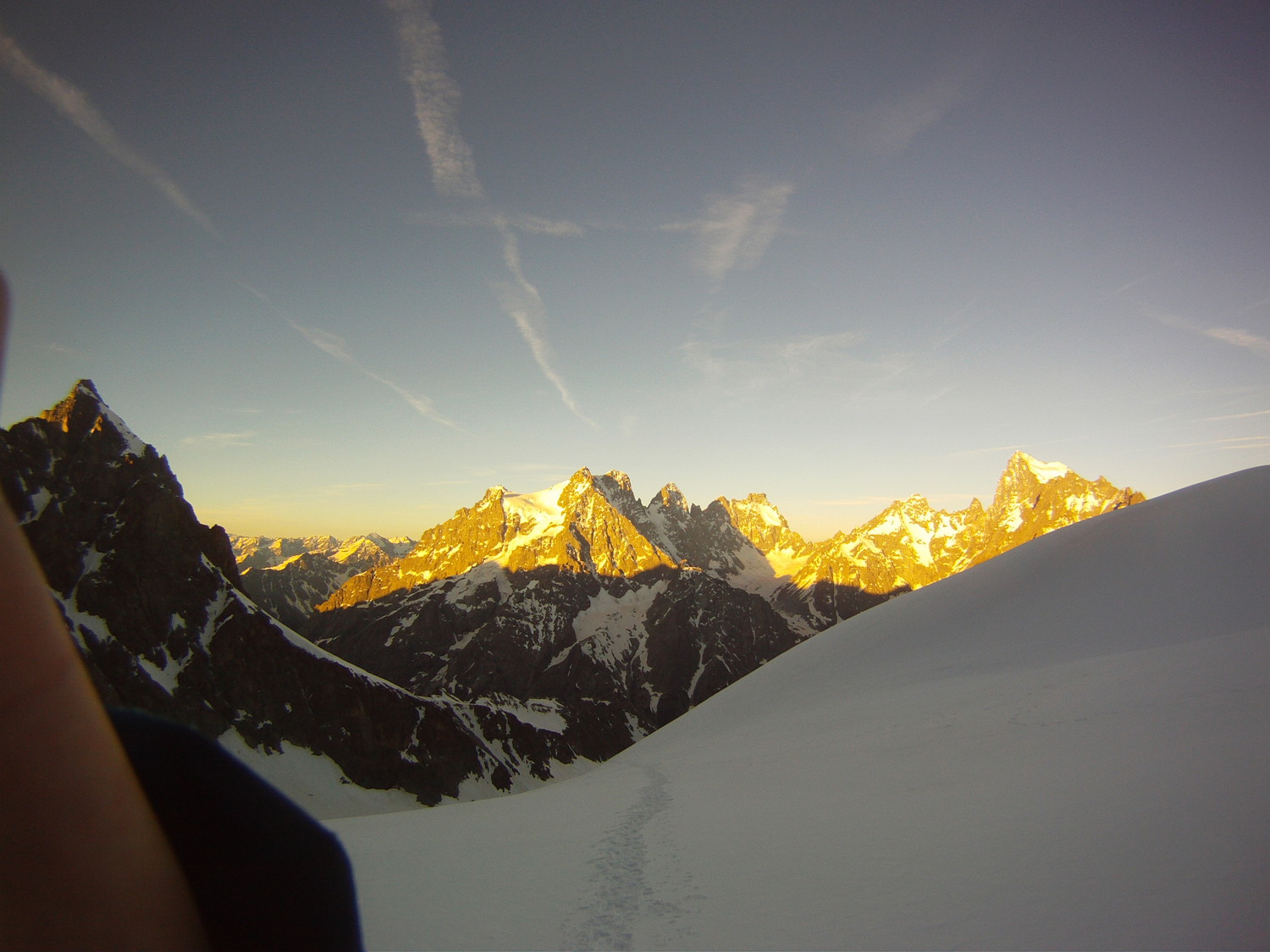 Vue sur Pelvoux-Ailefroide-Barre des Ecrins depuis la montée en direction du col de Mônetiers