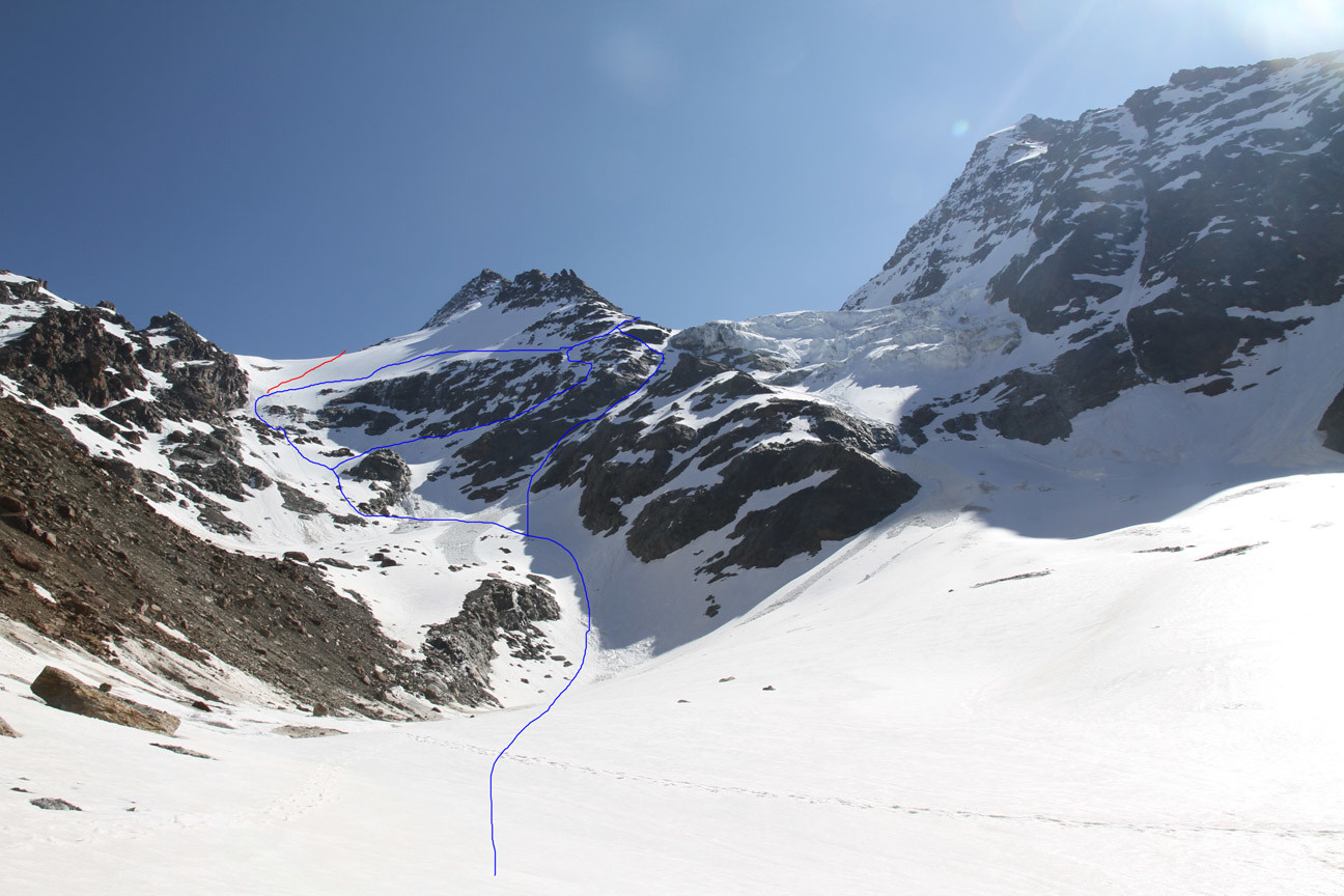 En bleu les variantes de montée pour prendre pied sur le Fletschhorngletscher (en rouge la continuation pour la voie normale du Fletschhorn)