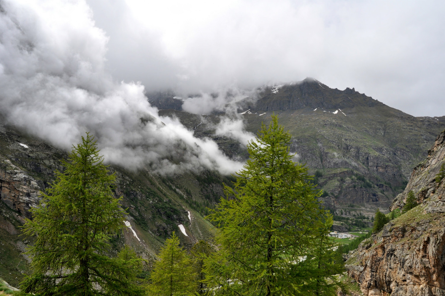 Pont (Valsavaranche) from the path to Rif. Vittorio Emanuele II