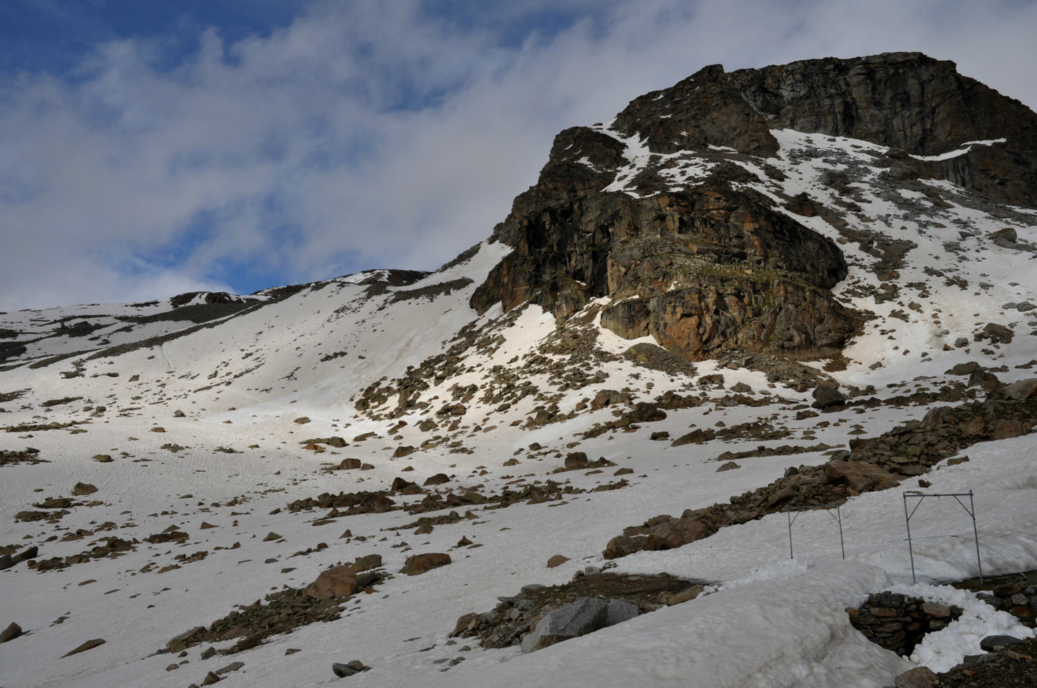 Gran Paradiso - Via normale : the tracks immediately above Rif. Vittorio Emanuele II