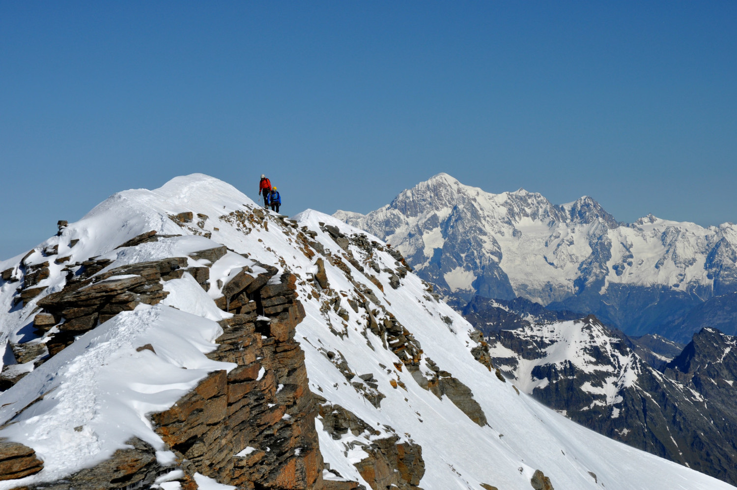 Gran Paradiso - Via normale : view towards the main summit and the Mont-Blanc