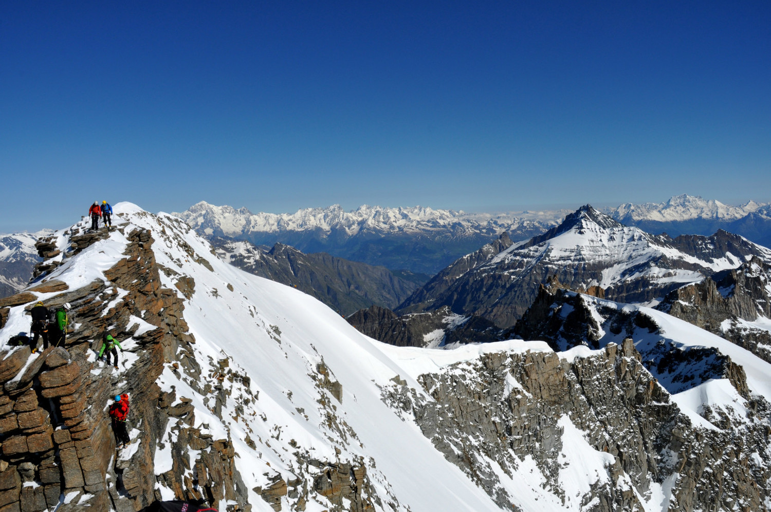 Gran Paradiso - Via normale : view towards the Mont-Blanc Massif and the Grand Combin