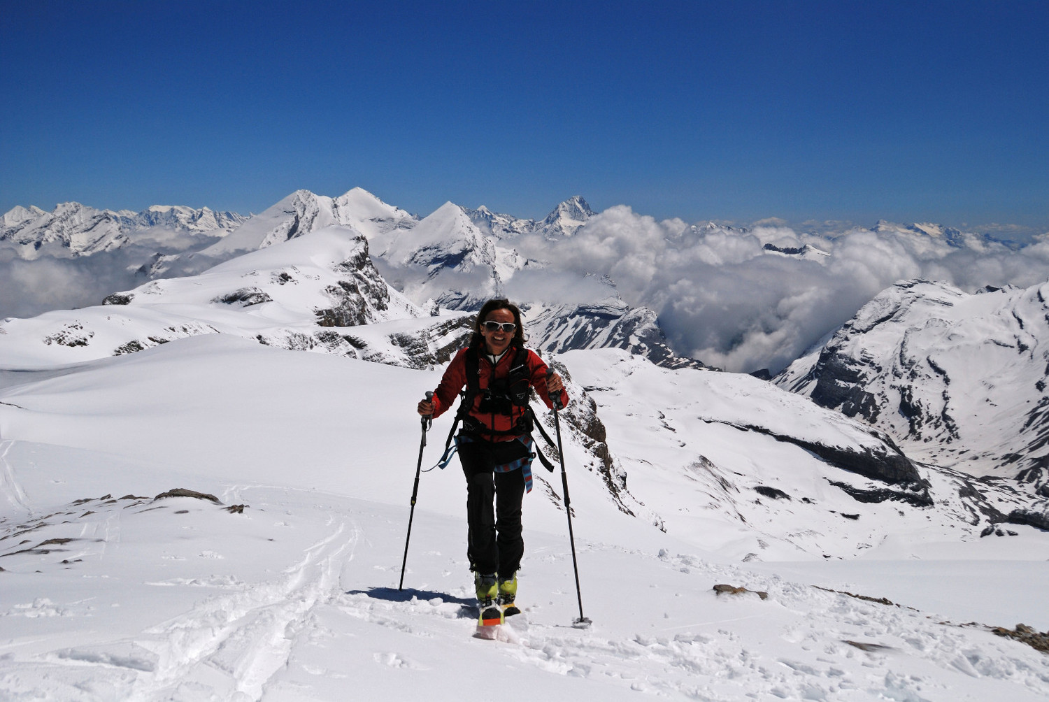 Camilla arriva sul Mittl Gipfel 3243m al Wildstrubel
