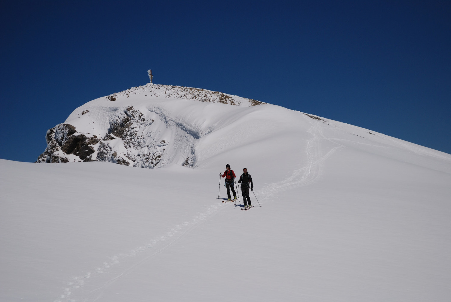 Il Mittl Gipfel 3243m al Wildstrubel nel tratto di discesa verso la cima S