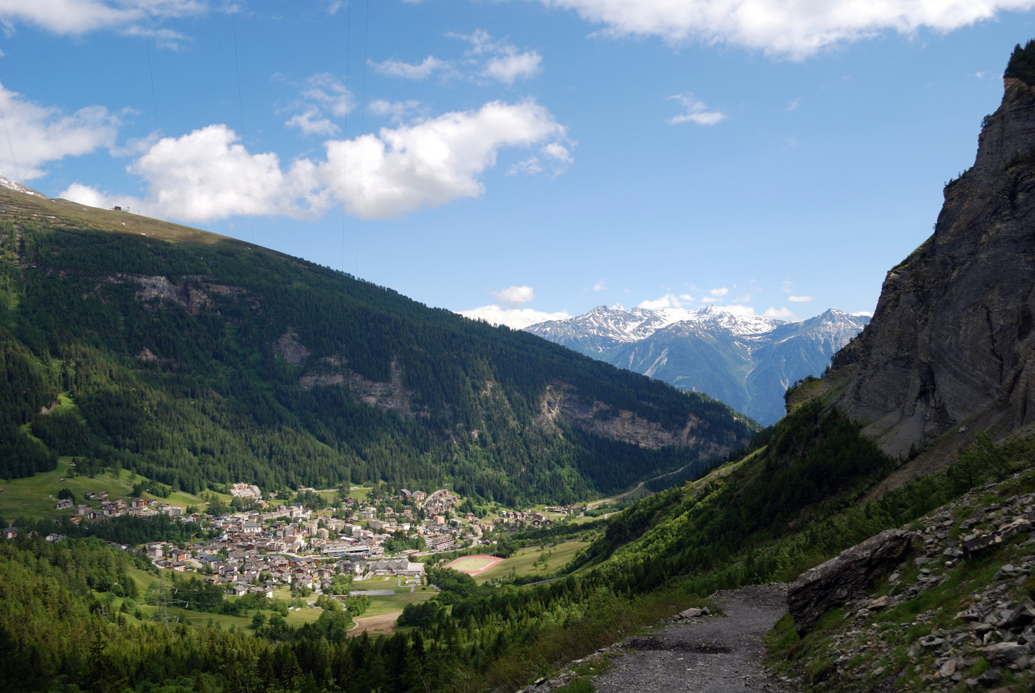 Il paese di Leukerbad 1400m scendendo dal sentiero del Gemmipass