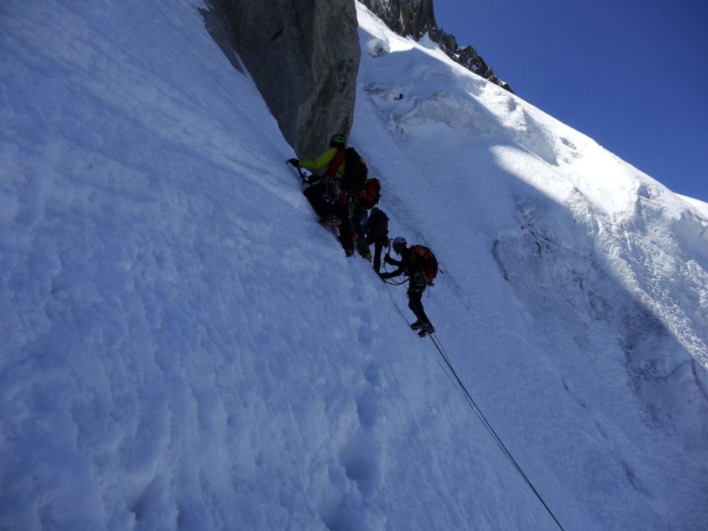 Eperon Frendo: pilier avant la plaque de glace, pentes supérieures