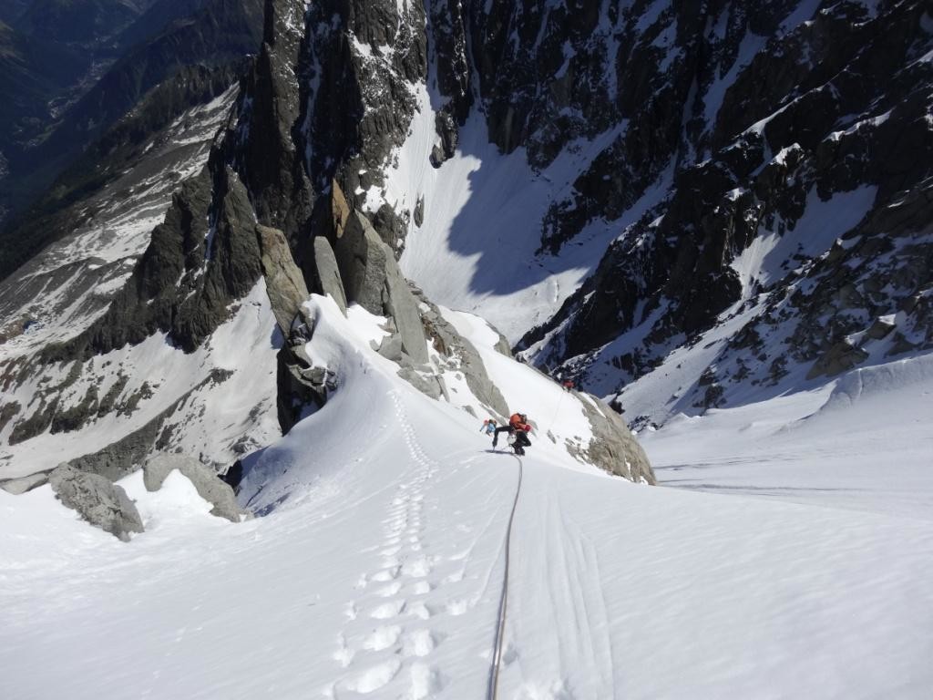 Eperon Frendo: la fine arête de neige