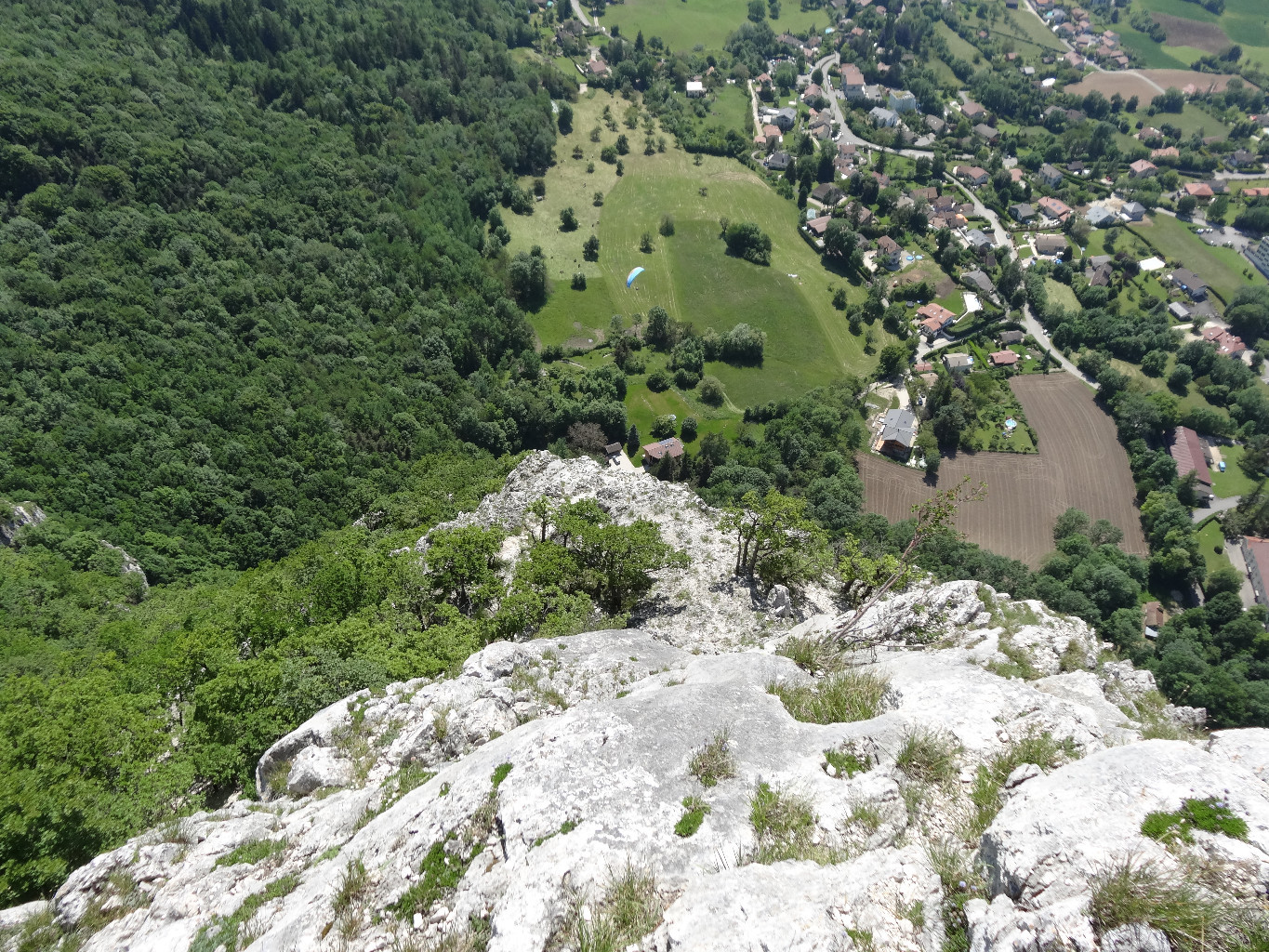 L'exigeante et plongeante descente des Etiollets