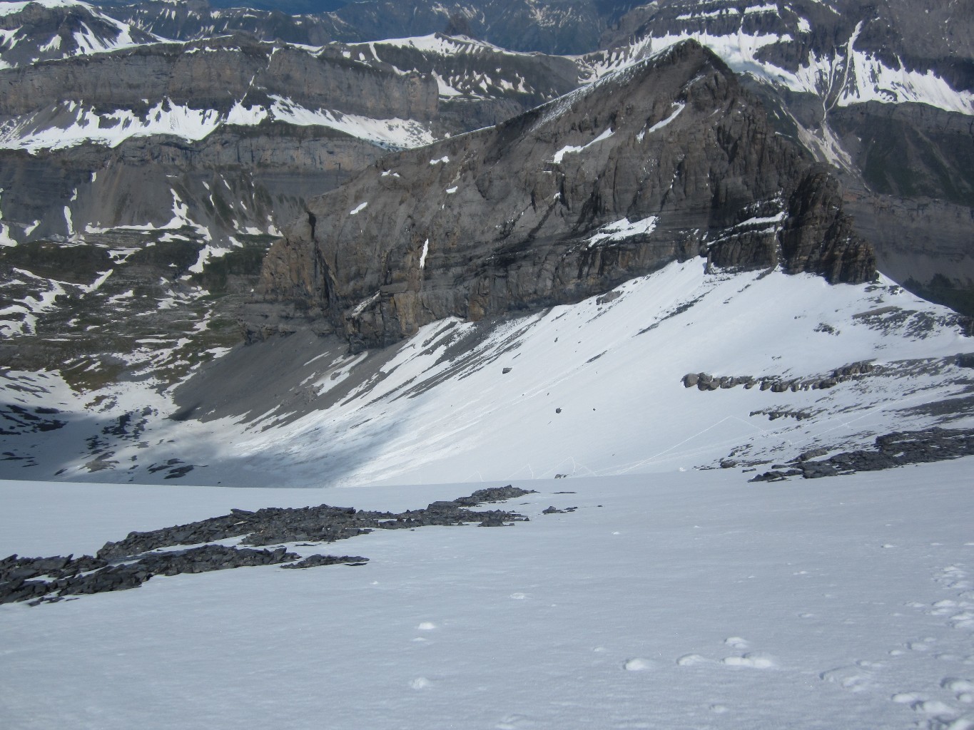 Descente en diagonale pour éviter le Rindersattel déneigé