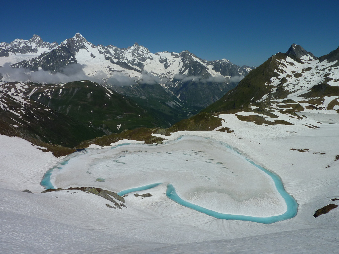 Superbe lac de Fenêtre en ce 5 juillet...l'été n'est pas encore là.