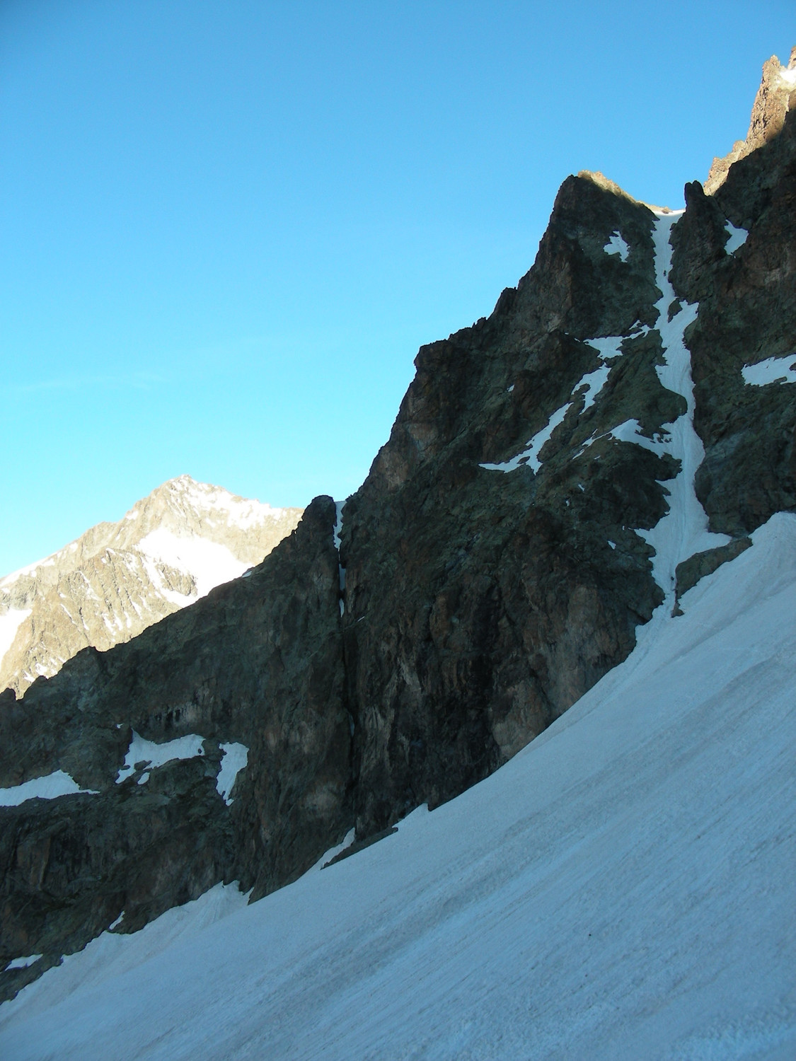 Le couloir d'accès à la voie normale de l'Ailefroide orientale