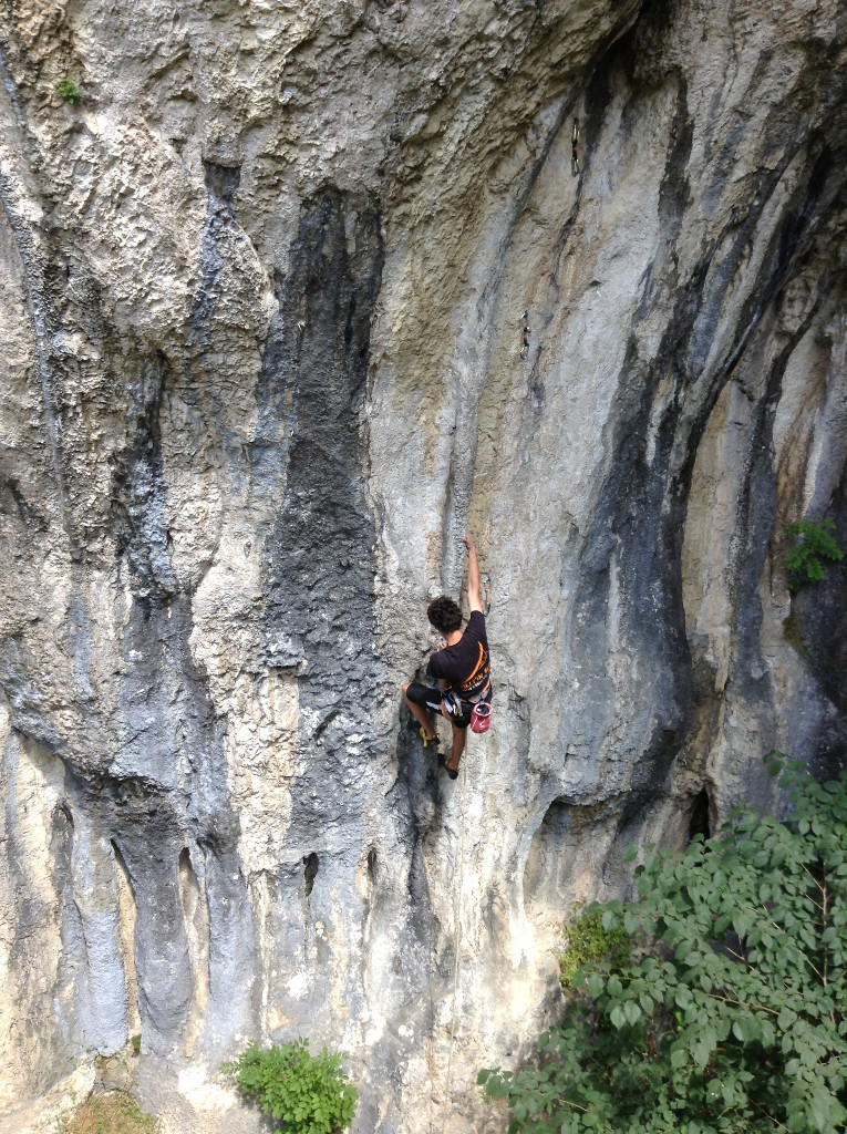 Antoine dans "Plus dure sera la chute" 8a+