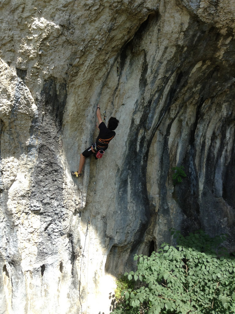 Antoine dans "Plus dure sera la chute" 8a+