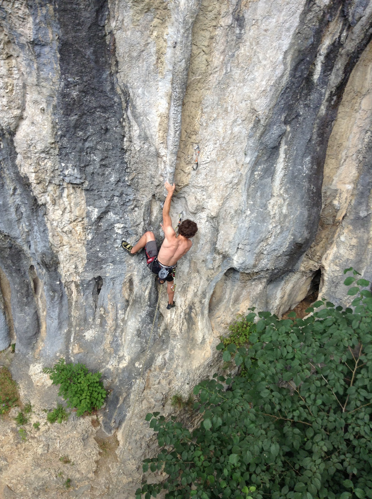 Nathan dans "Plus dure sera la chute" 8a+