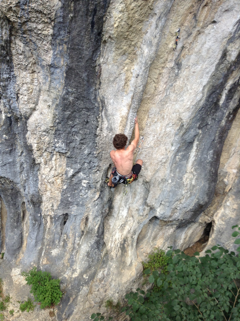 Nathan dans "Plus dure sera la chute" 8a+