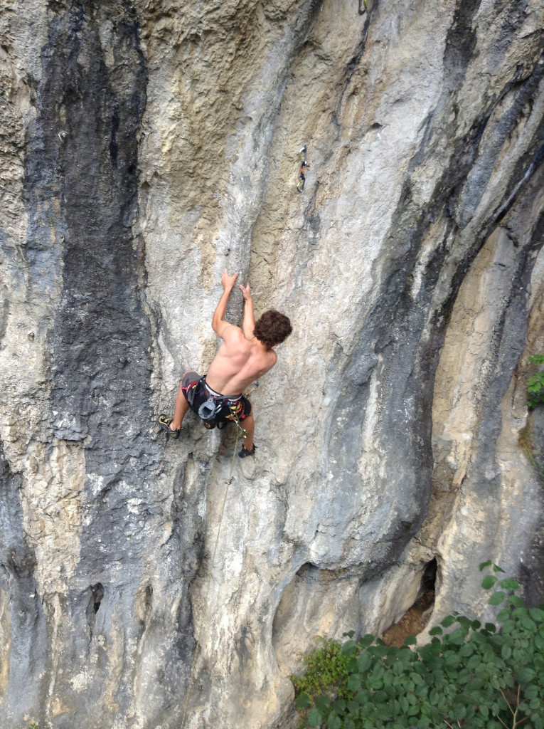 Nathan dans "Plus dure sera la chute" 8a+