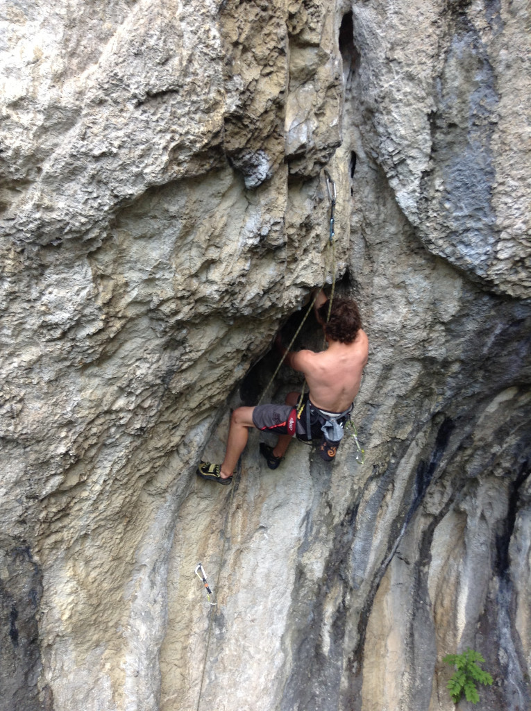 Nathan dans "Plus dure sera la chute" 8a+