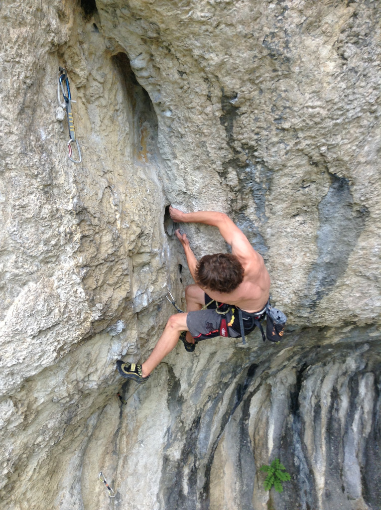 Nathan dans "Plus dure sera la chute" 8a+