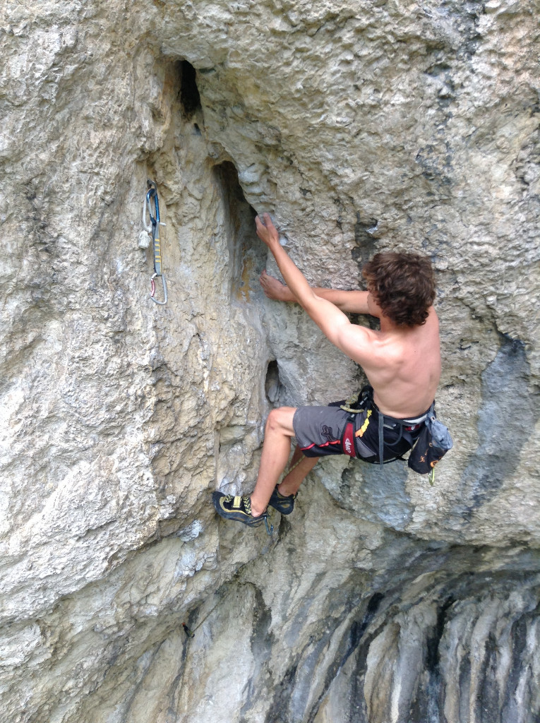 Nathan dans "Plus dure sera la chute" 8a+