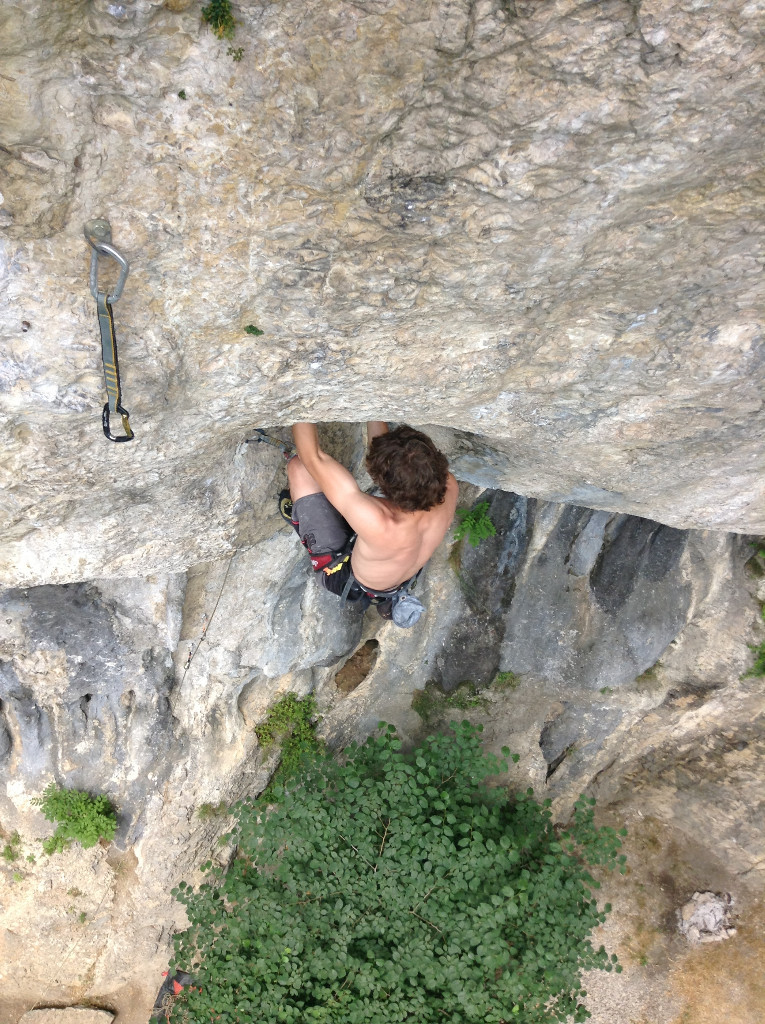 Nathan dans "Plus dure sera la chute" 8a+