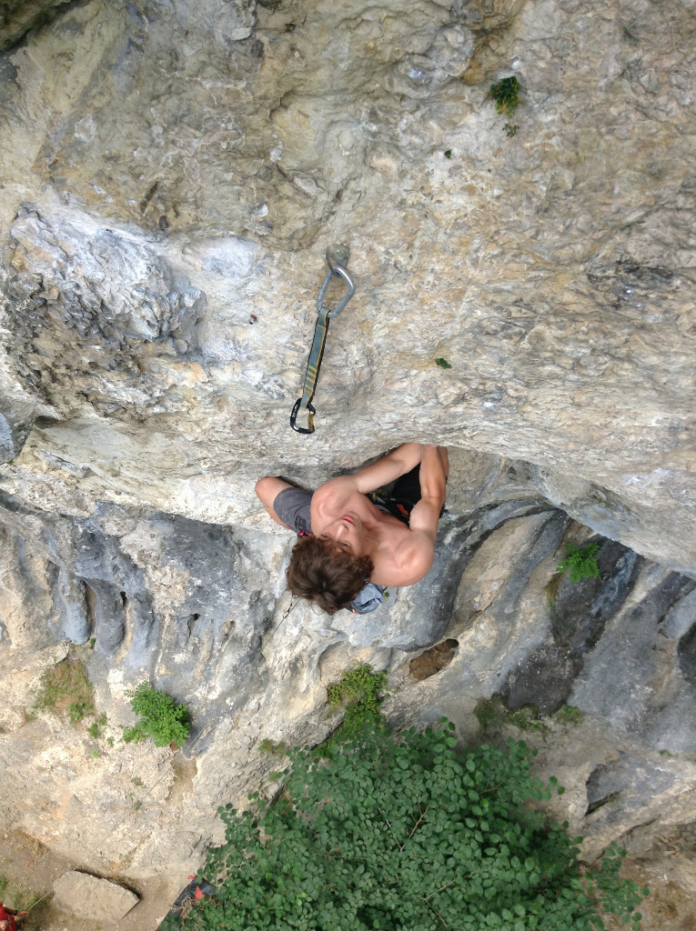 Nathan dans "Plus dure sera la chute" 8a+