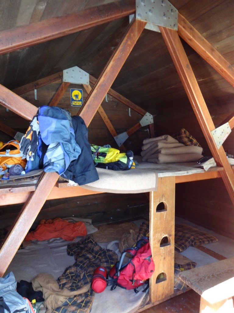 Mont Maudit: bivouac de la Fourche, à 12 c'est serré, au delà c'est intime