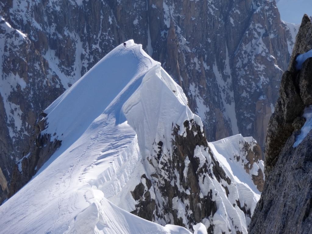 Mont Maudit - Arête Kuffner: cordée sortant sur l'épaule