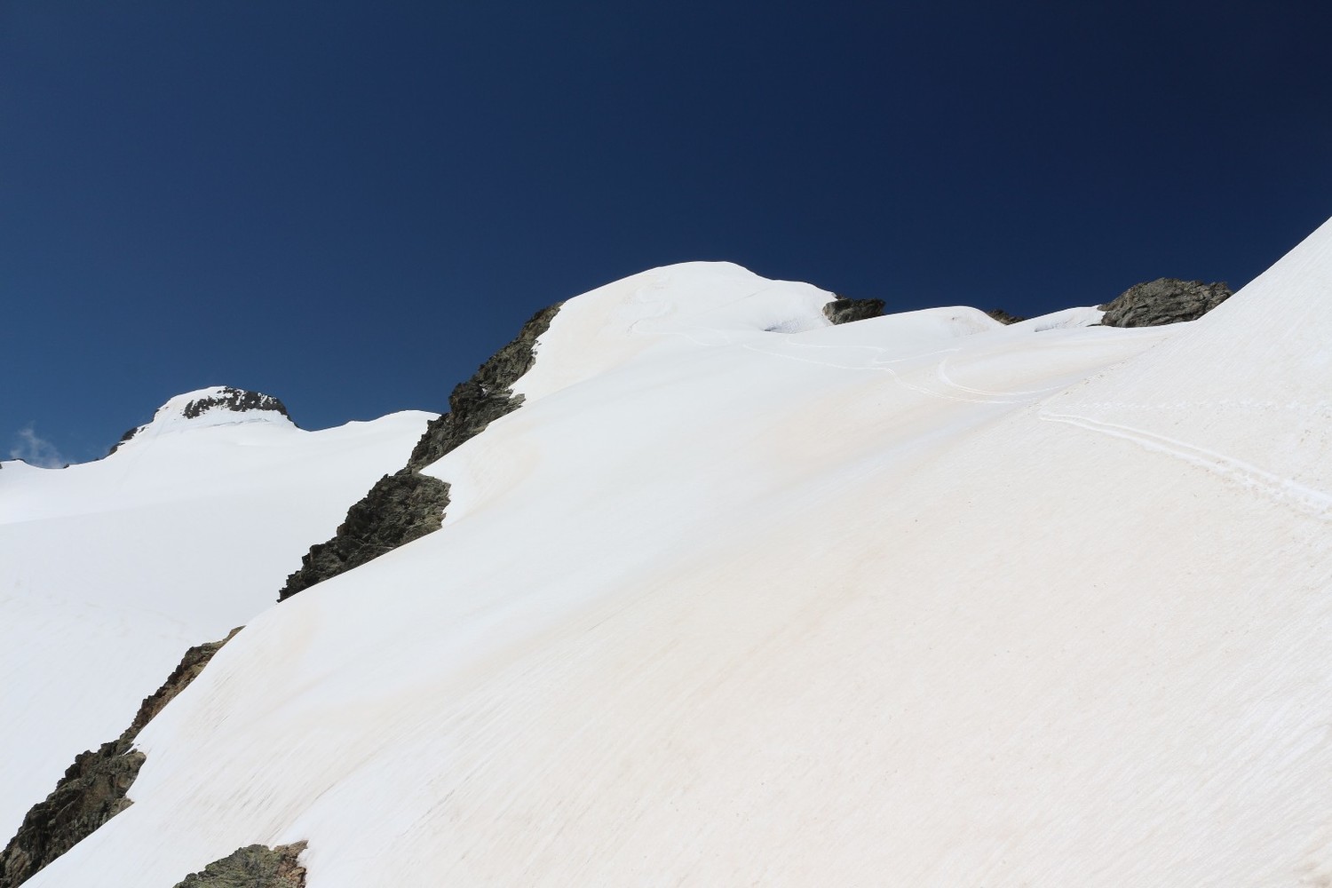 La facette SE du Sommet 3389m de la Crête de la Lavey