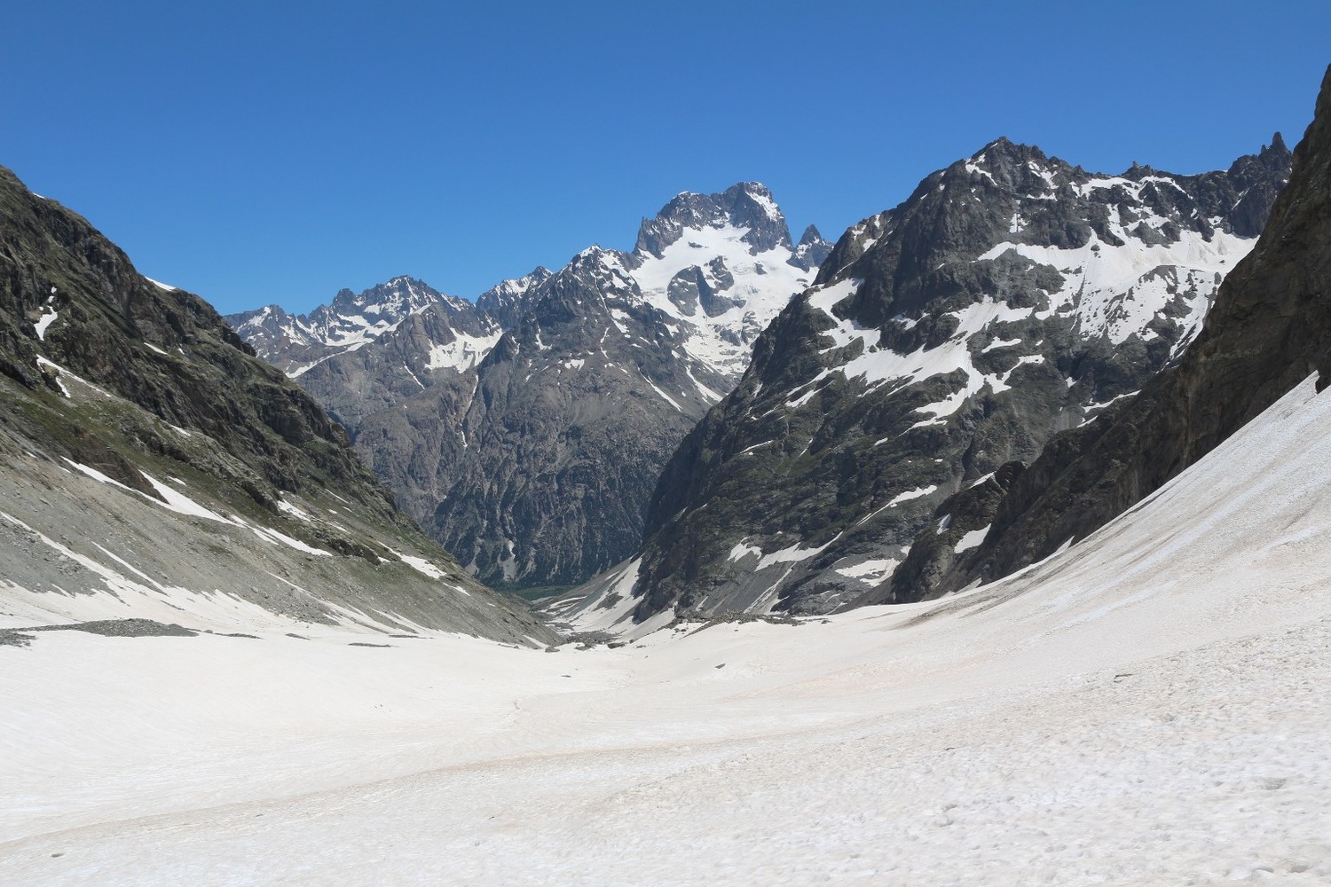 Vers l'aval depuis le tiers supérieur du vallon du Chardon