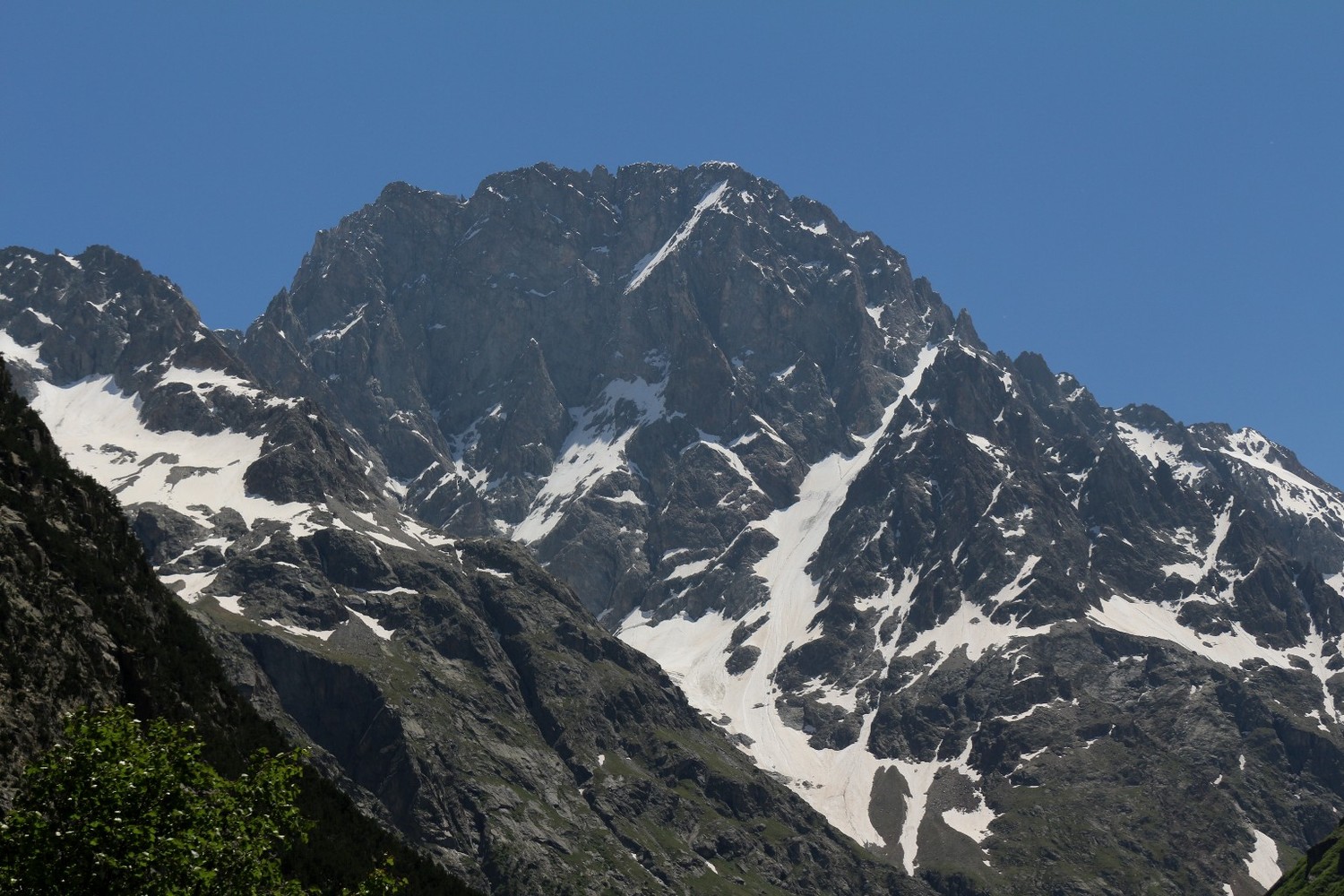 L'Ailefroide Occidentale et le glacier Long (en bonnes conditions d'enneigement)