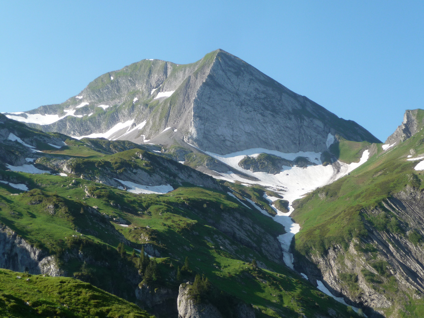 Charvin et combe menant au col des Porthets