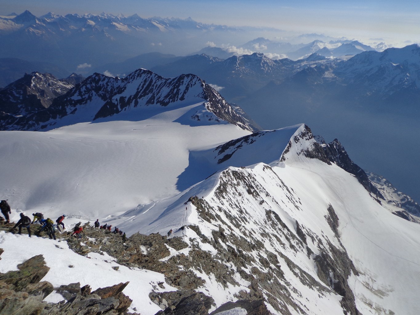 Vue de l'arête depuis le sommet