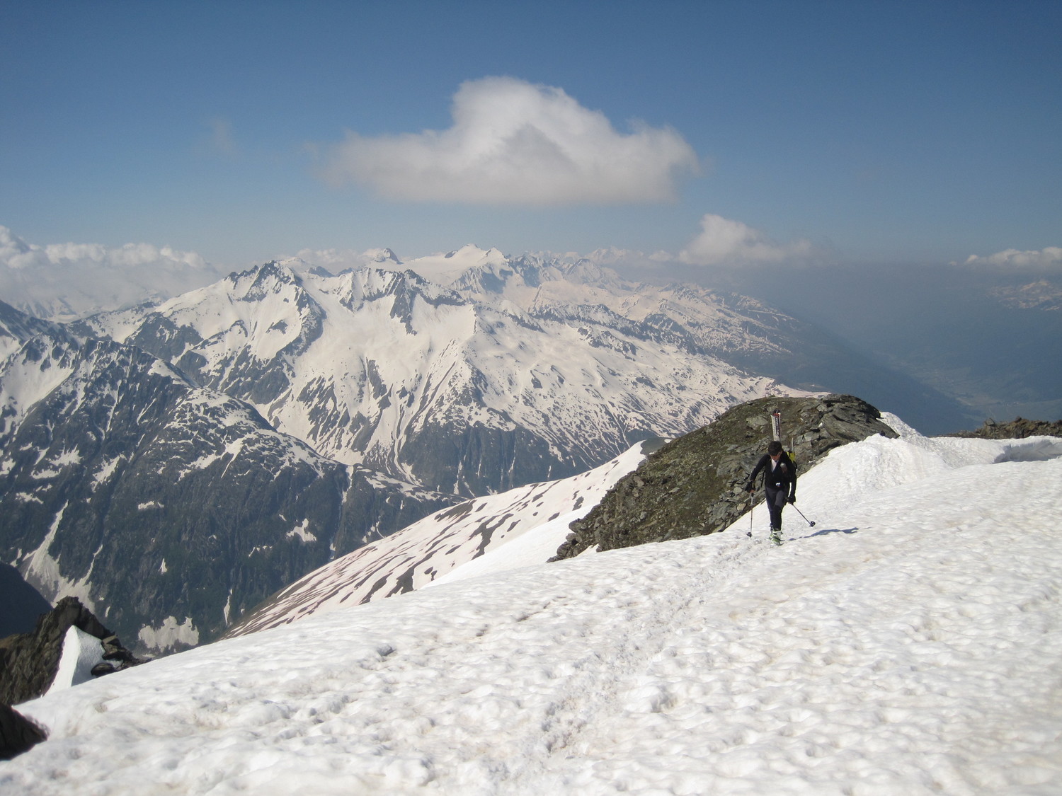 In cresta con il Blinnenhorn in fondo
