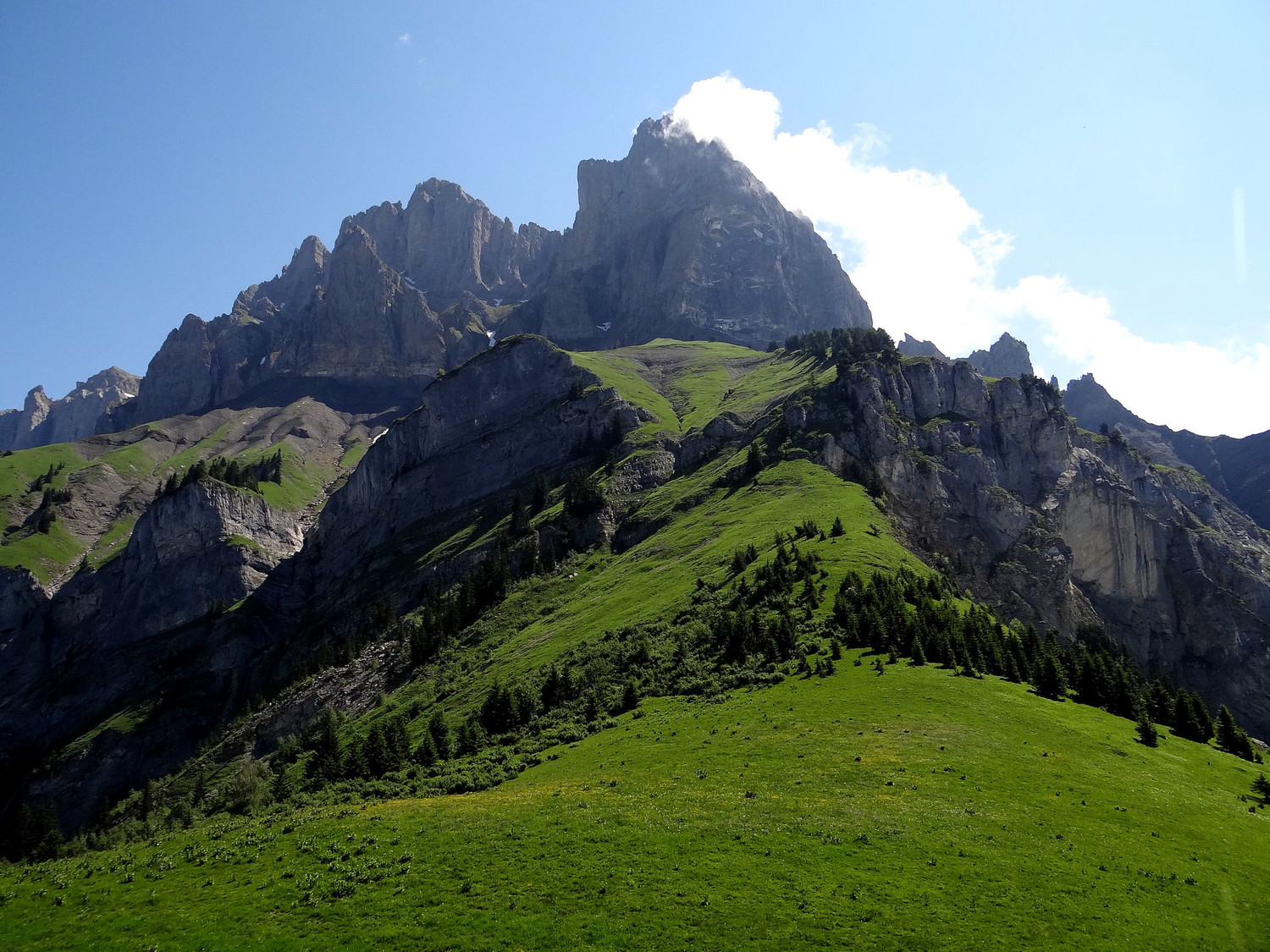 Aiguille de Varan et aiguille Rouge de Varan depuis Lachat d'en Haut