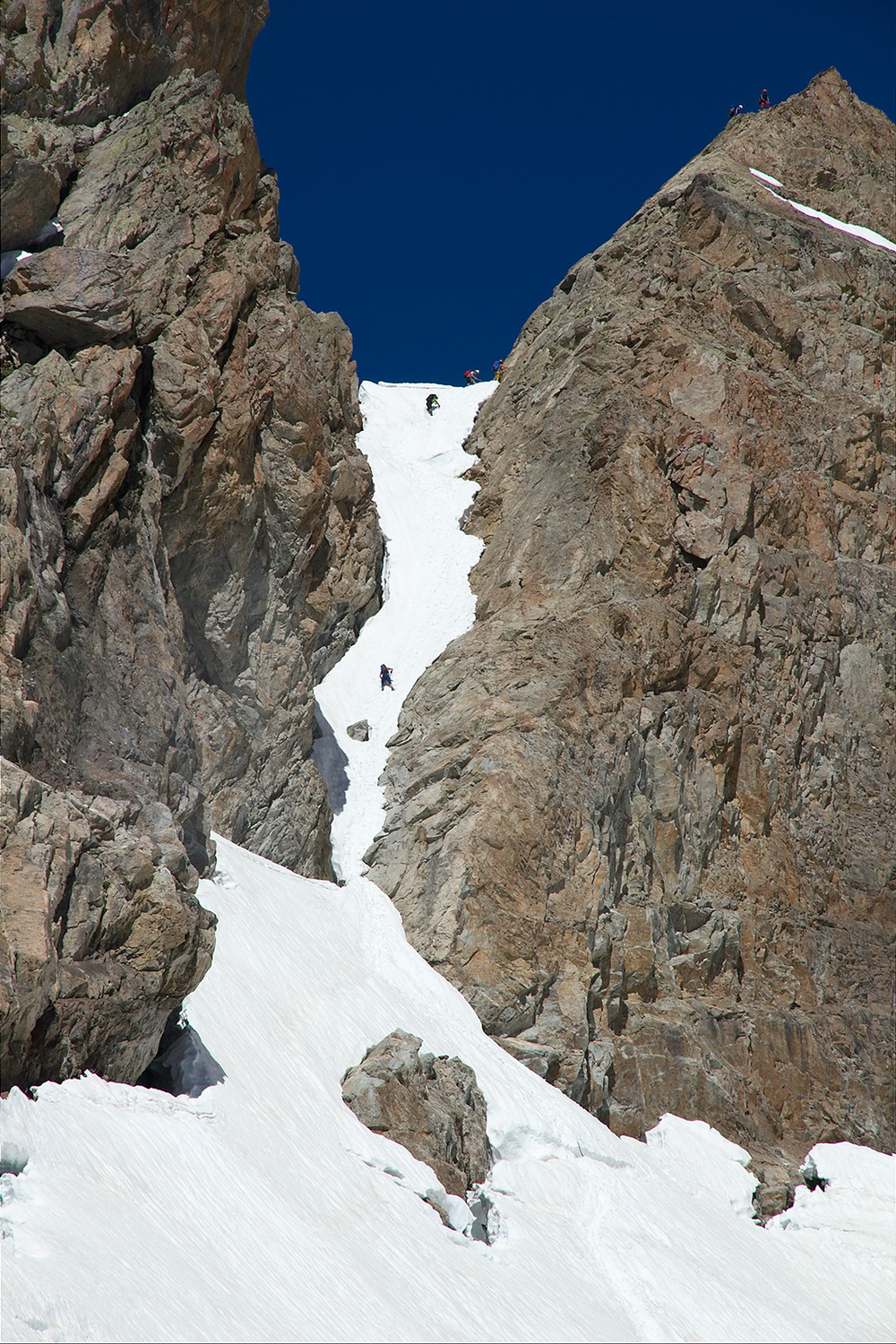 Descente du couloir de la brèche Latour
