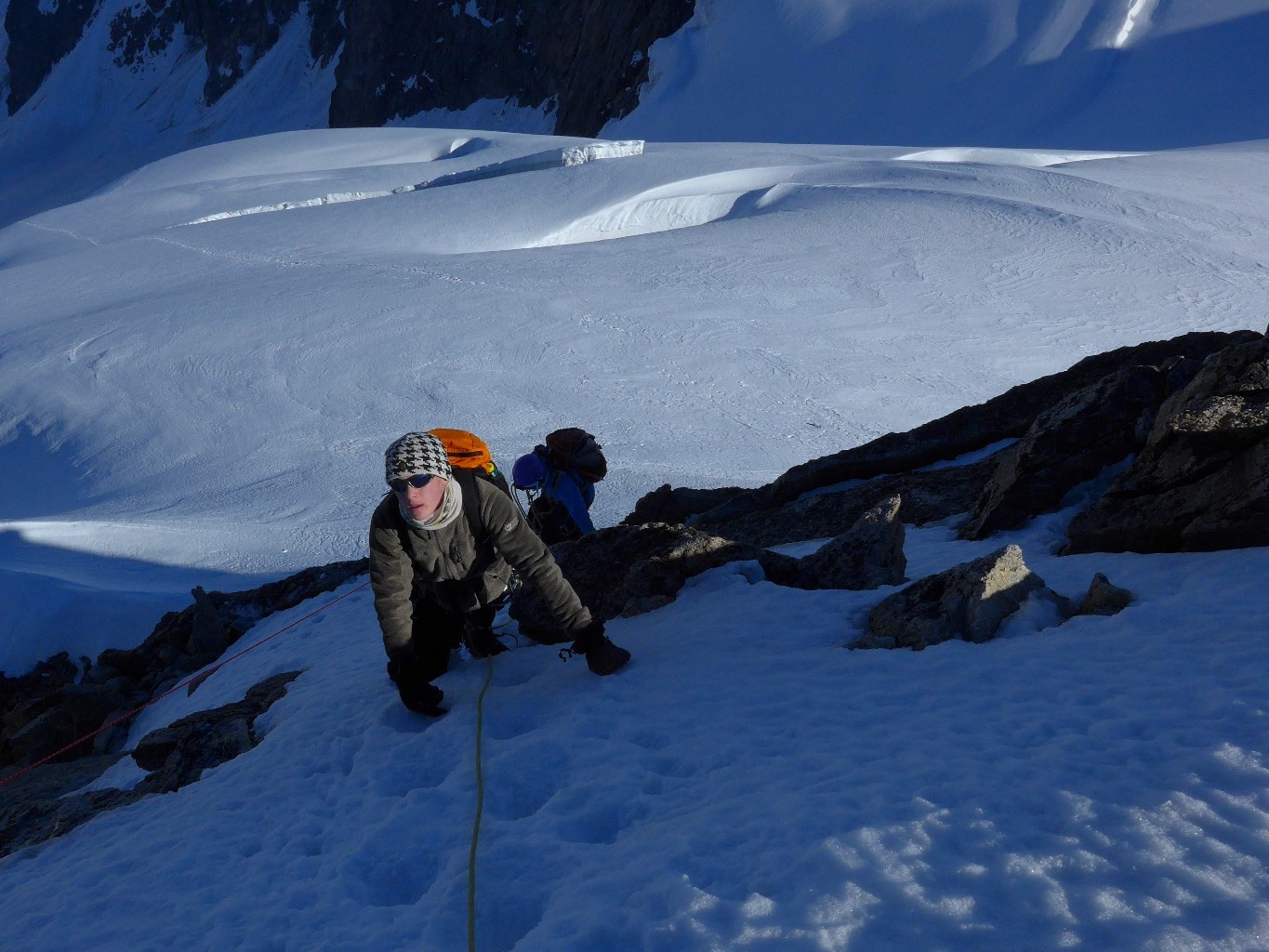 Pte. Isabelle/La neige qui fixe les rochers, 5m sous le sommet