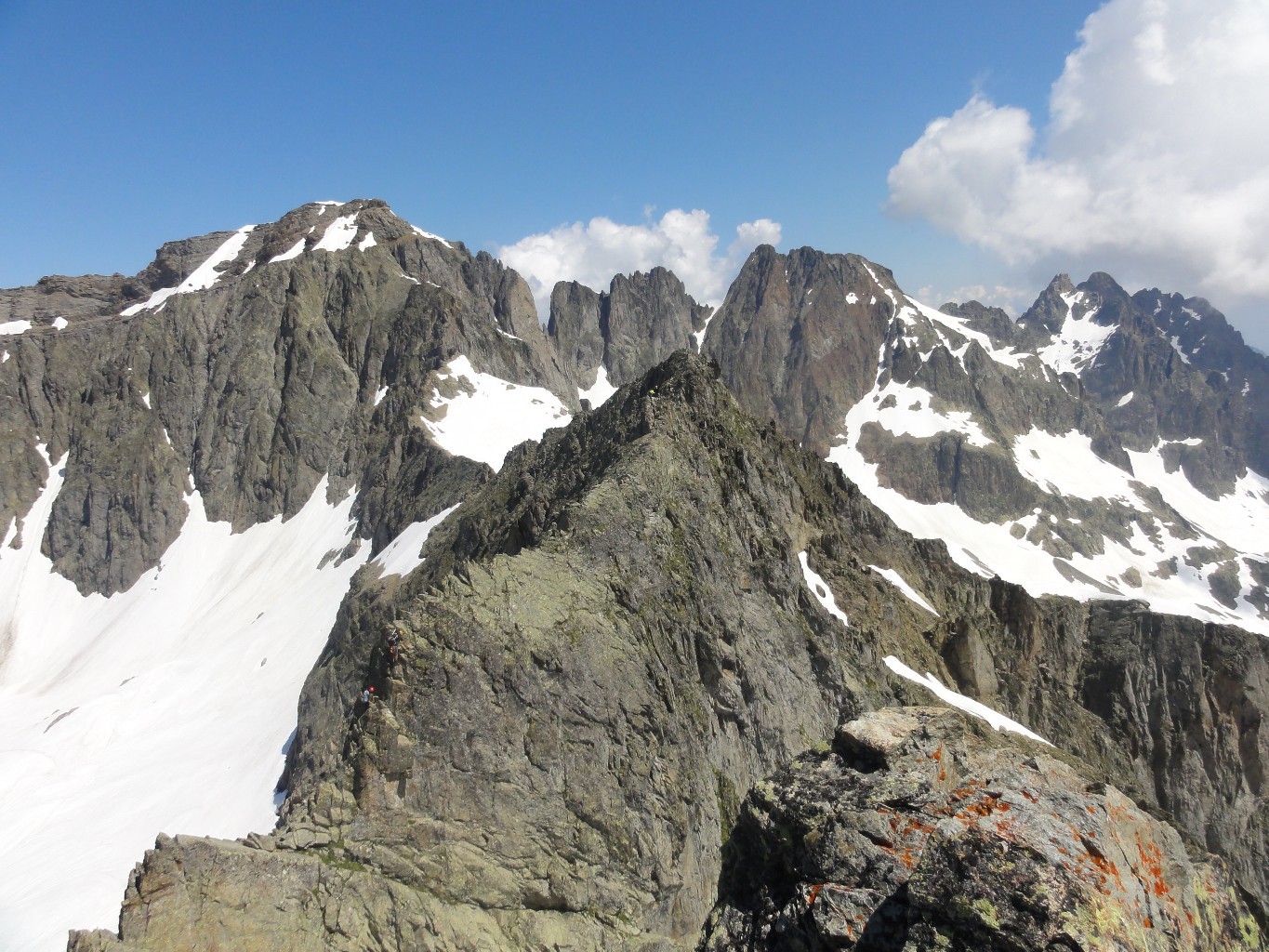 Sur l'arête depuis le sommet central