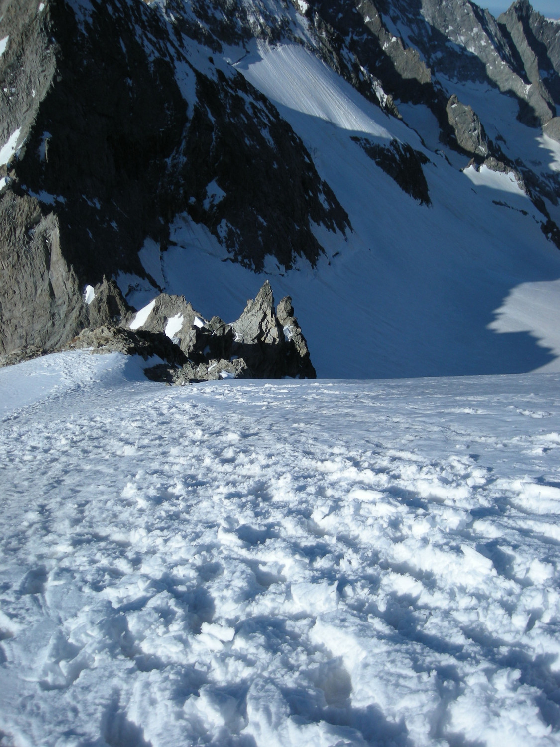 descente vers l'arete de rocher