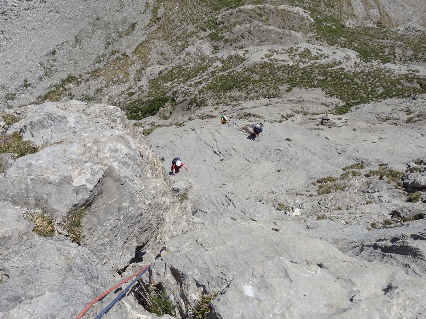 Nadia dans L3. On voit l'autre cordée à R2