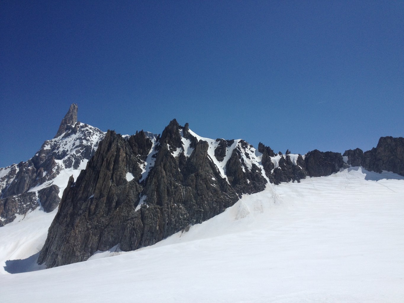 Les 2 couloirs d'accès pour la traversée S->N des Aig Marbrées