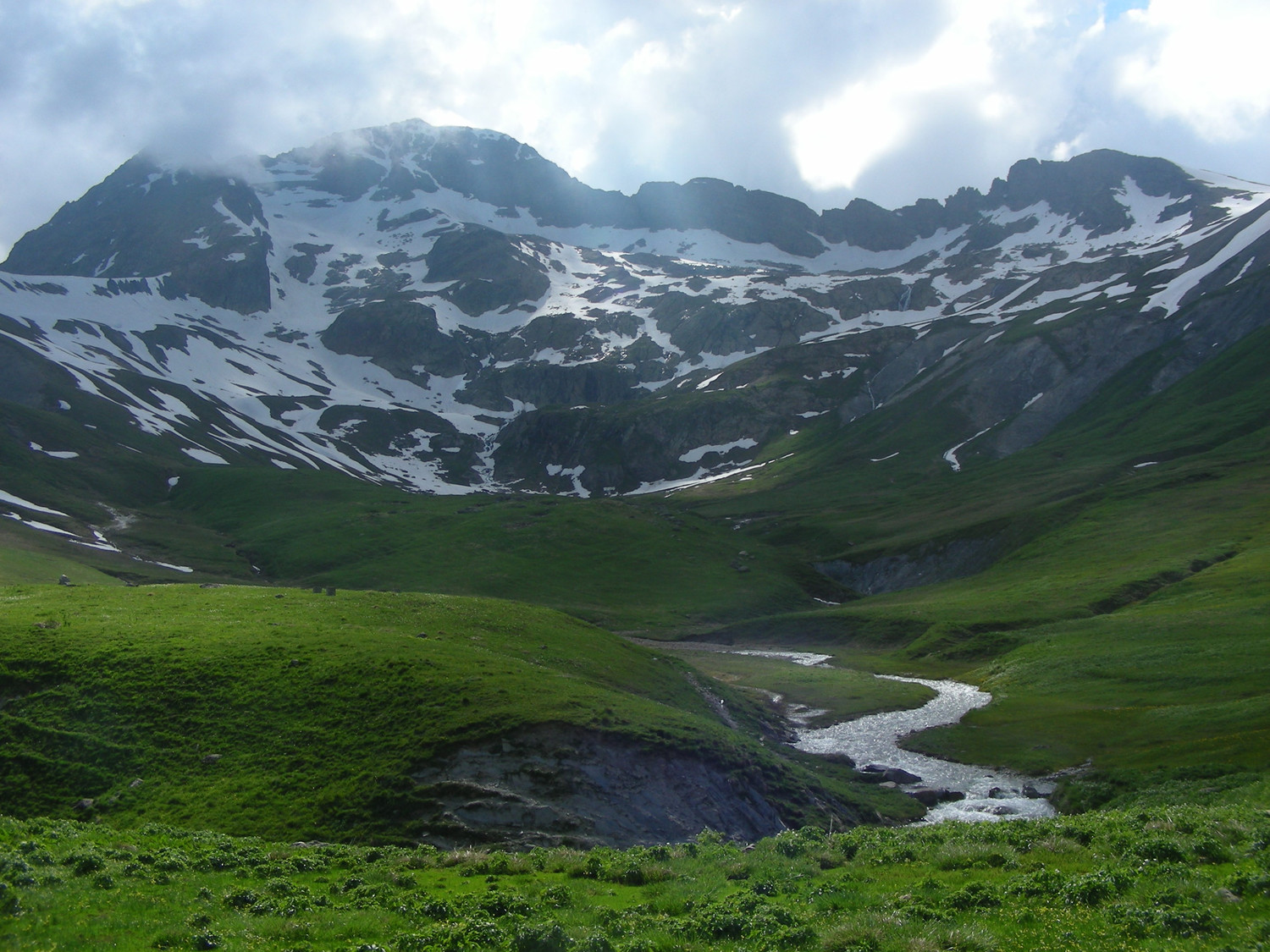 Vue du bivouac (avec vue sur le Grand Sauvage et le Péaiaux)