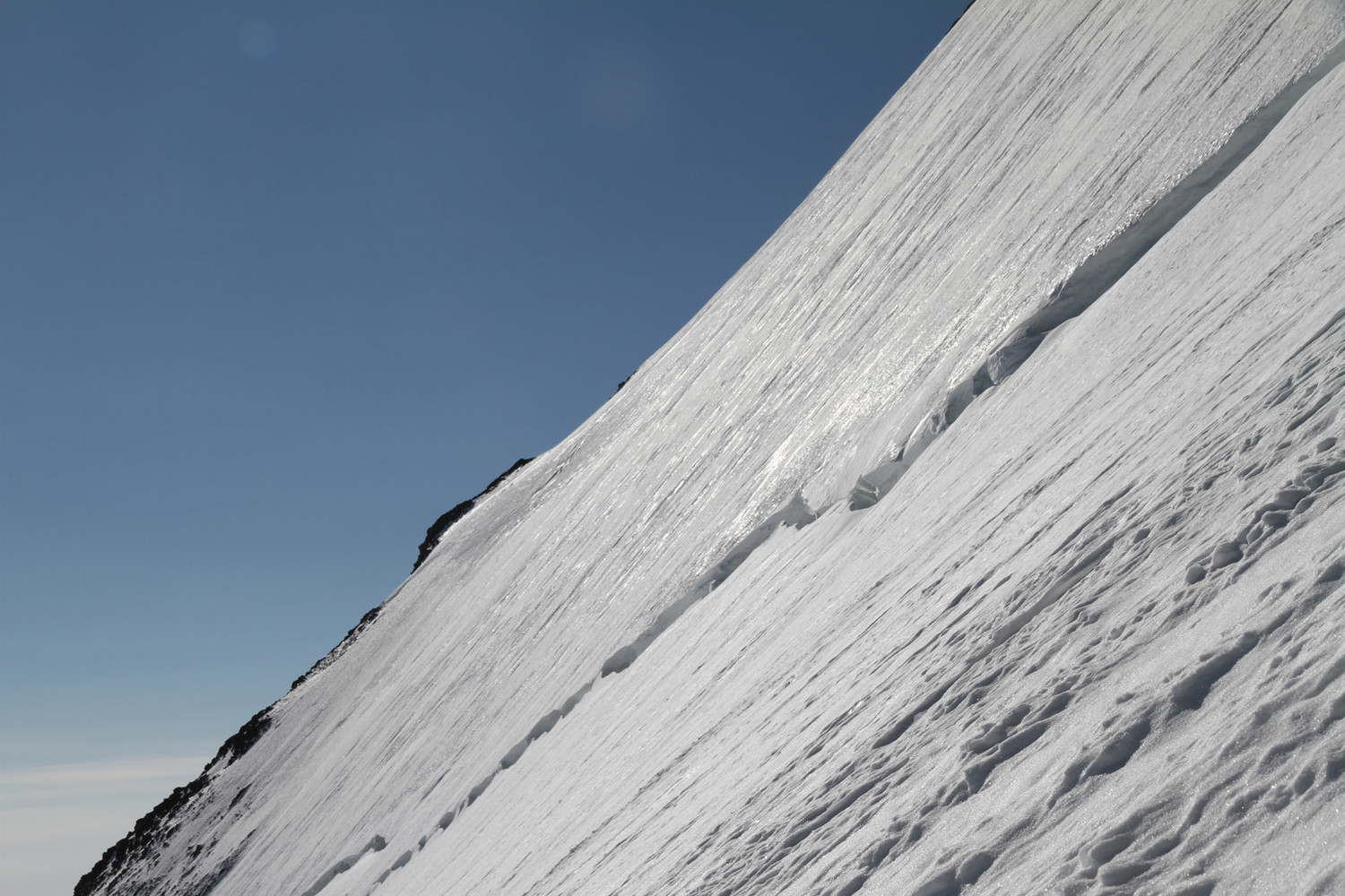 Face N du Schreckhorn: pas la super neige