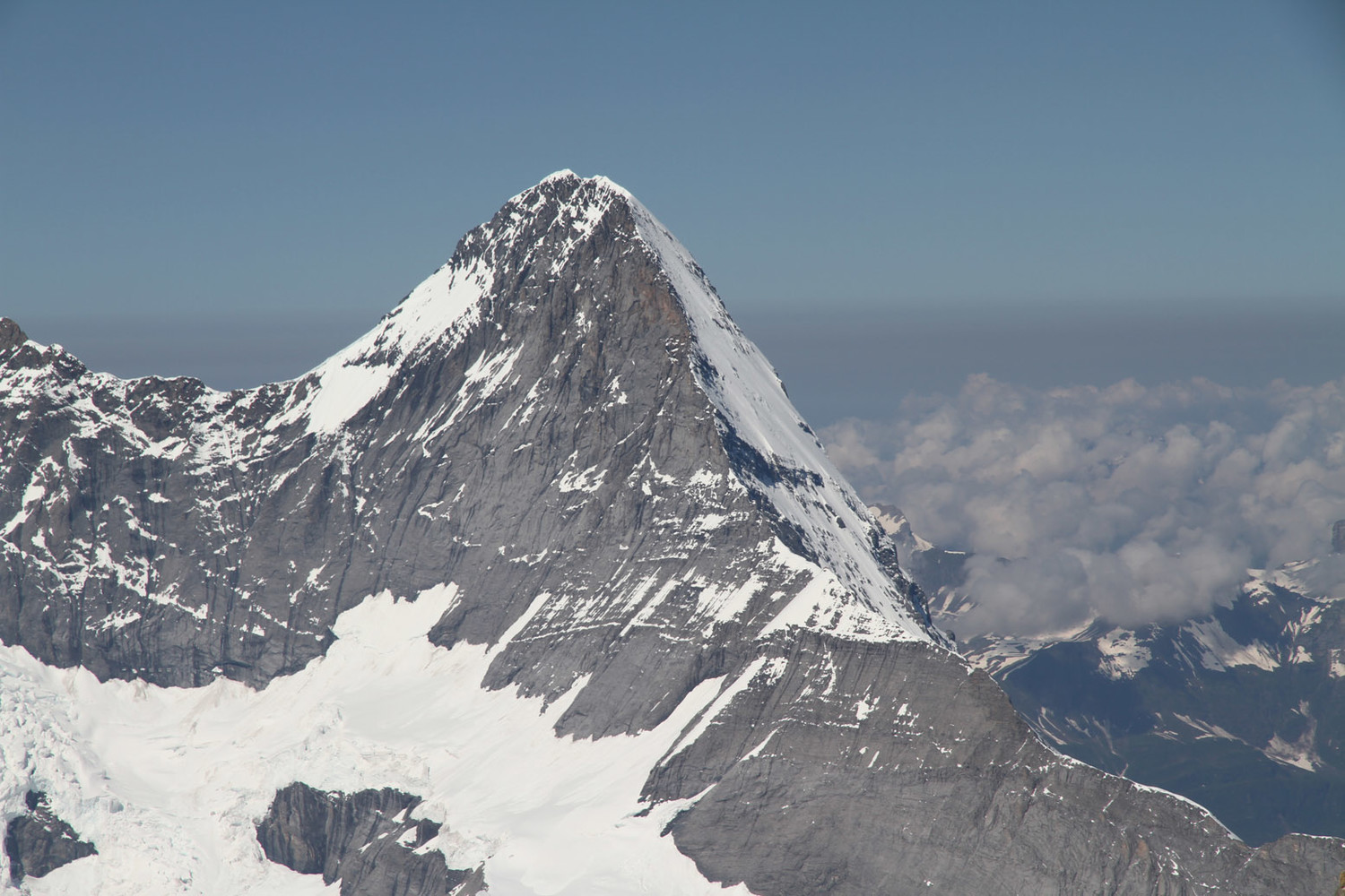 Eiger : Faces SE et NE (début de la voie Lauper, une 5.5)